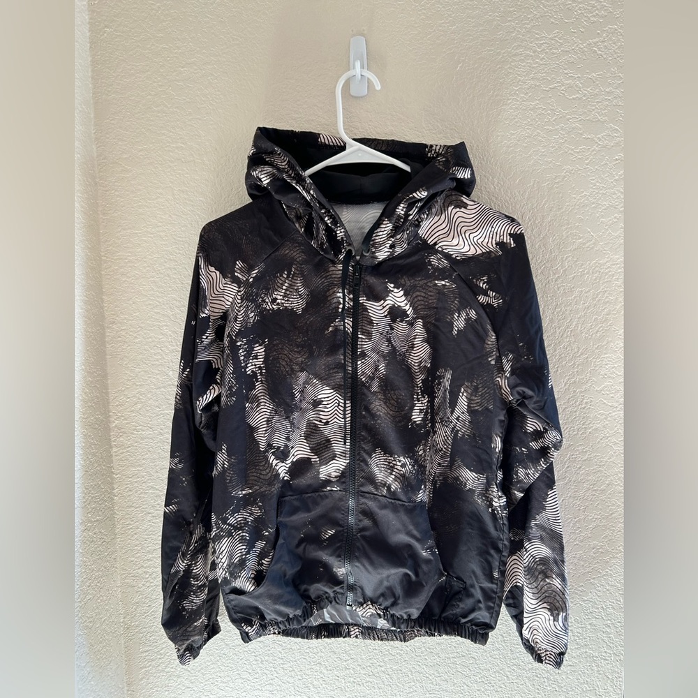 Size small running camouflage jacket, light material